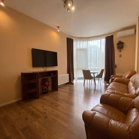 Apartment On Dragomirova キエフ エクステリア 写真