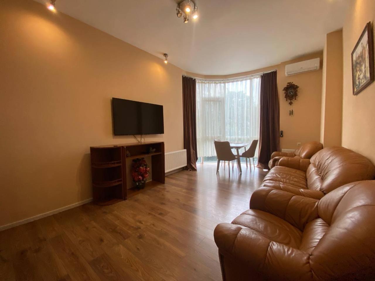 Apartment On Dragomirova キエフ エクステリア 写真
